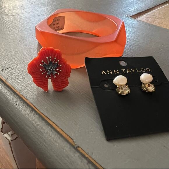 Ann Taylor Bangle Bracelet Ring & Earrings NEW - Picture 4 of 5